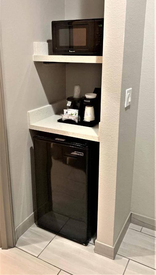 La Quinta Inn & Suites Dfw West-Glade-Parks Euless Bagian luar foto