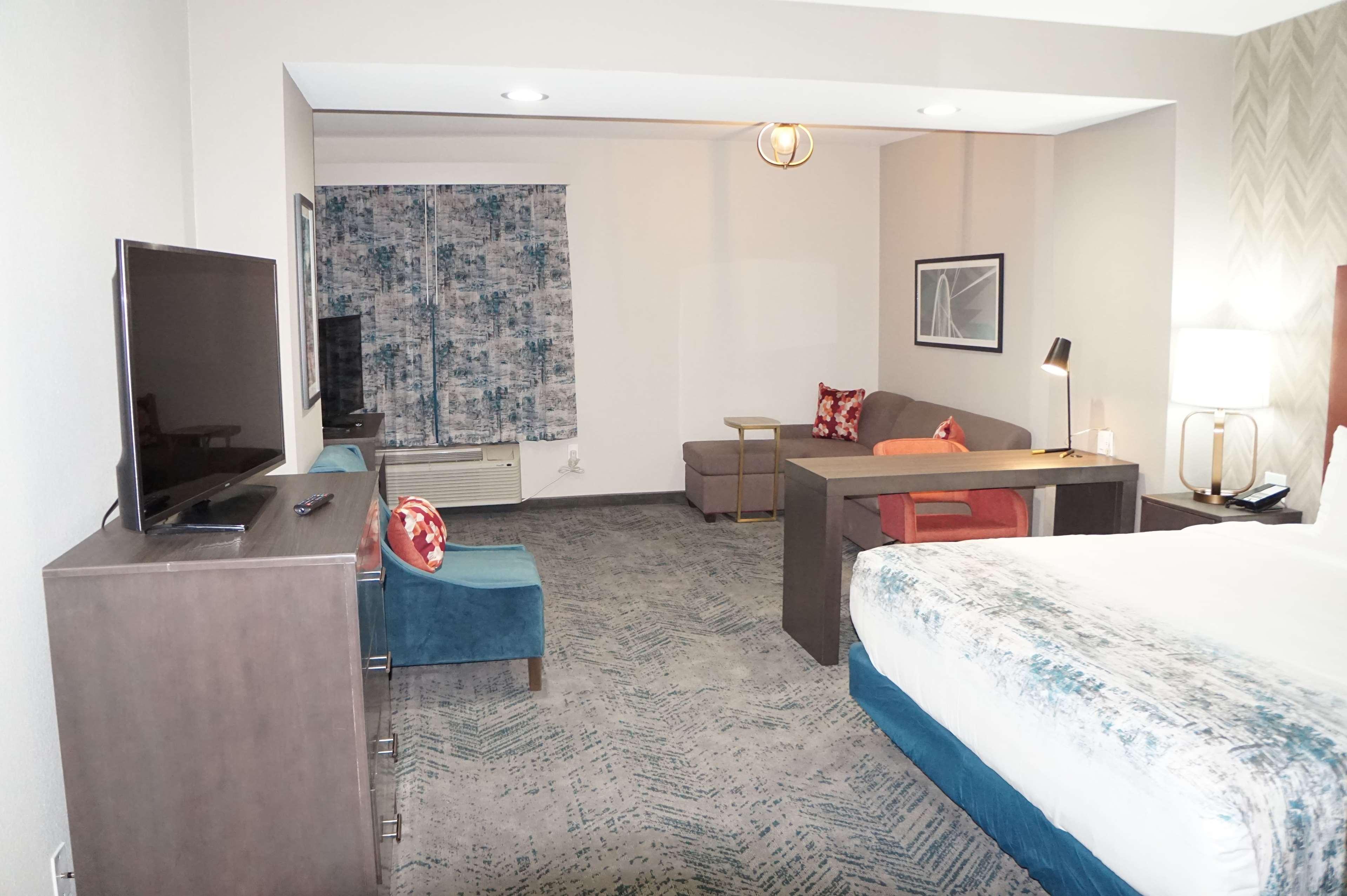 La Quinta Inn & Suites Dfw West-Glade-Parks Euless Bagian luar foto