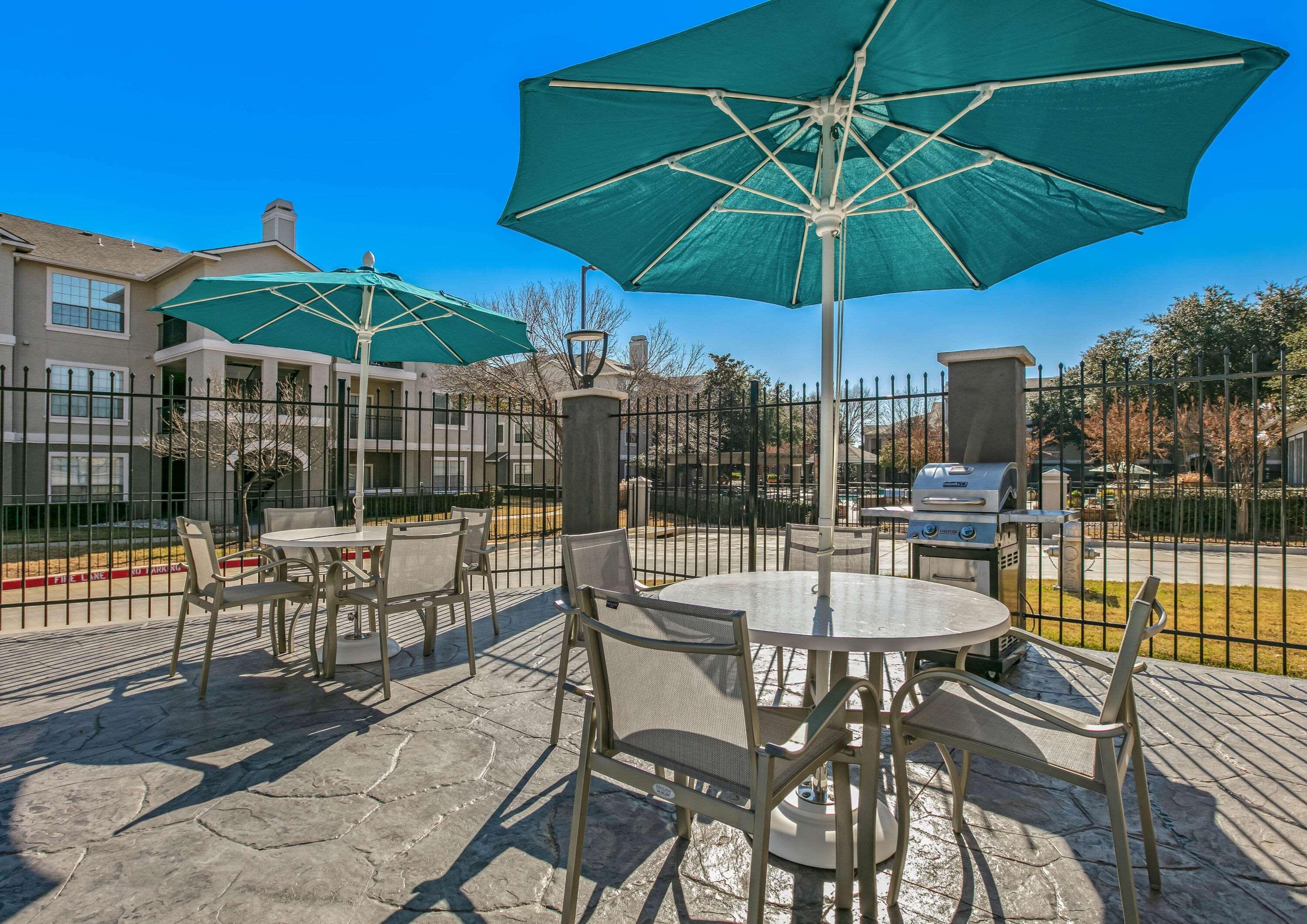 La Quinta Inn & Suites Dfw West-Glade-Parks Euless Bagian luar foto