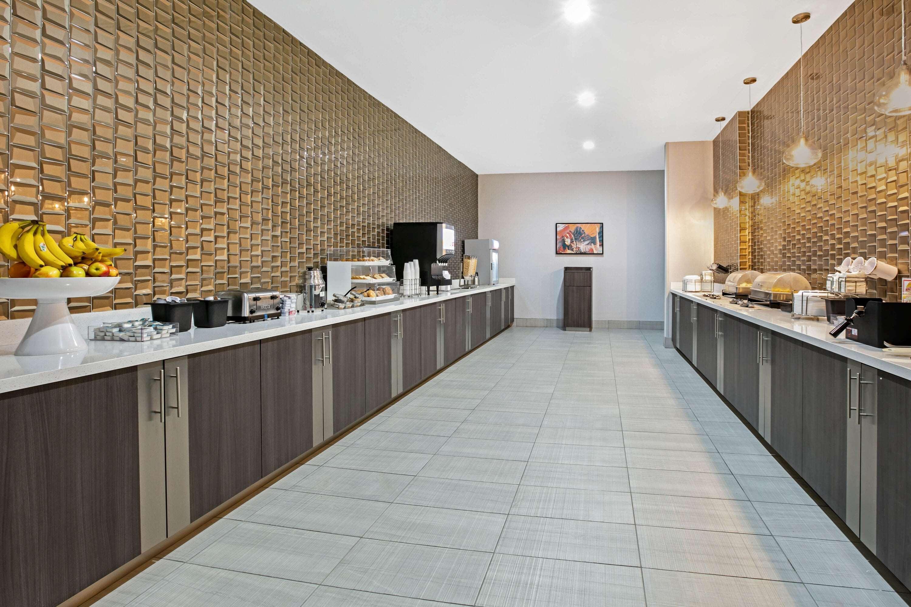 La Quinta Inn & Suites Dfw West-Glade-Parks Euless Bagian luar foto
