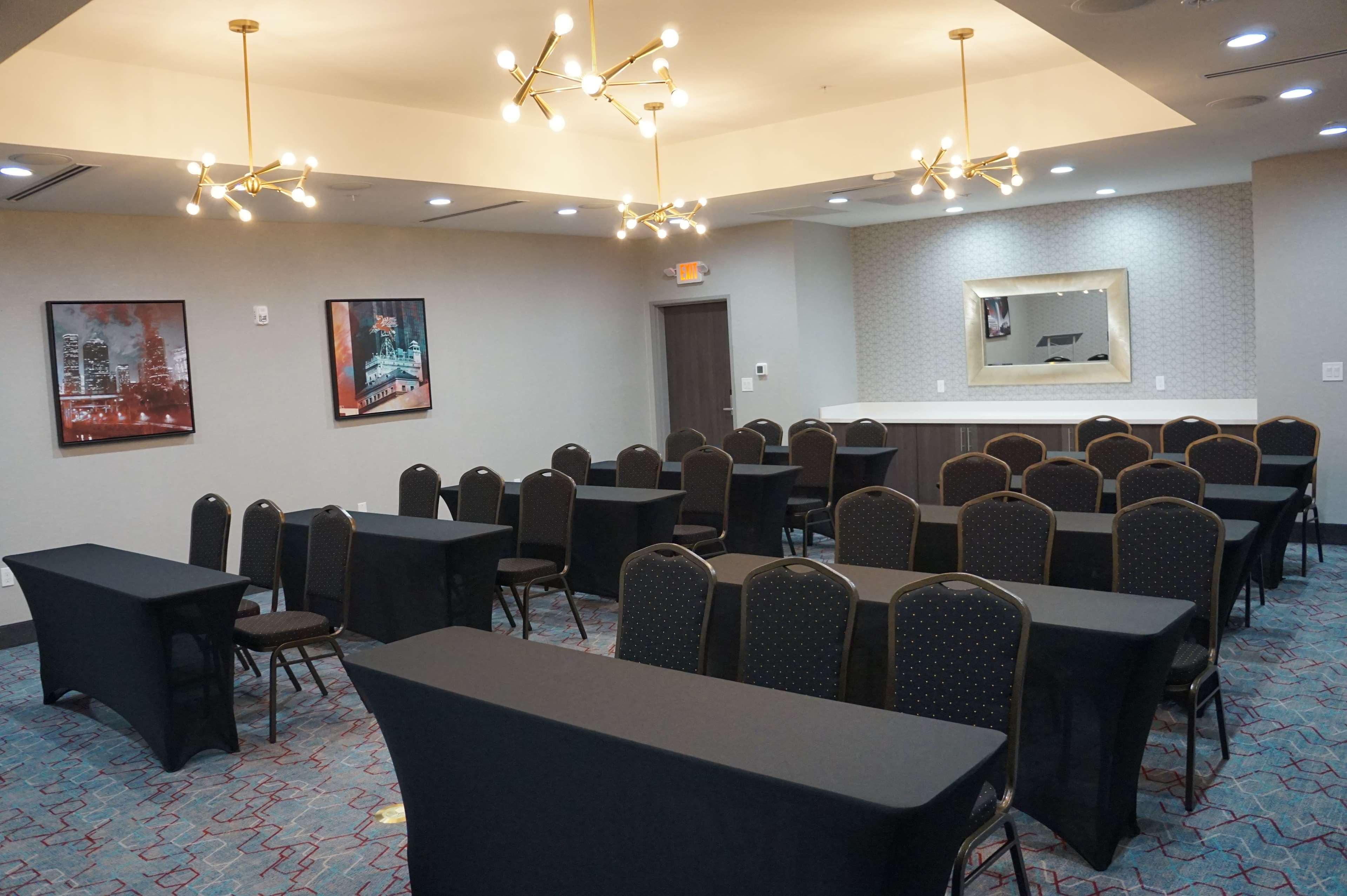 La Quinta Inn & Suites Dfw West-Glade-Parks Euless Bagian luar foto