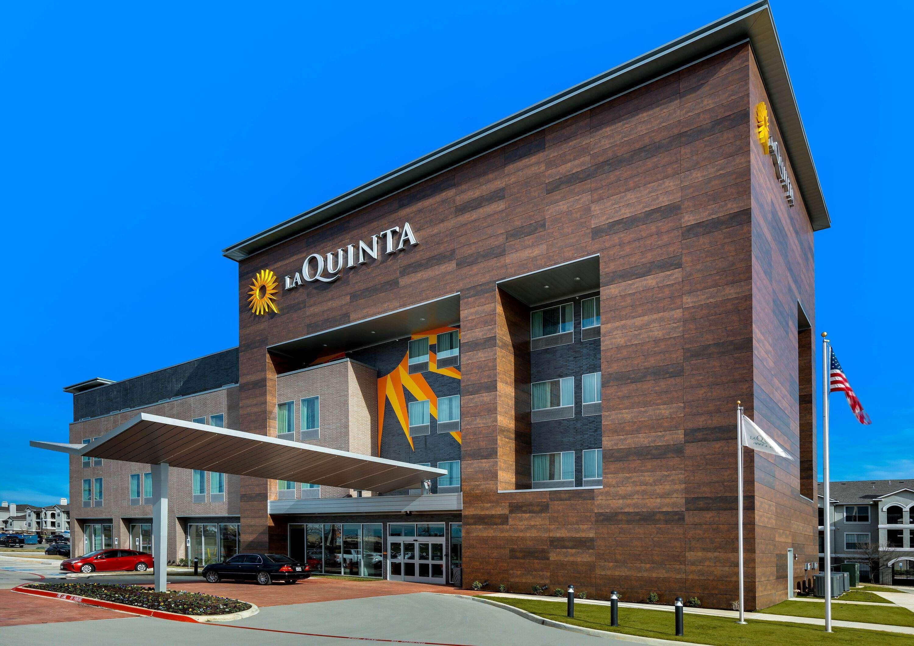 La Quinta Inn & Suites Dfw West-Glade-Parks Euless Bagian luar foto